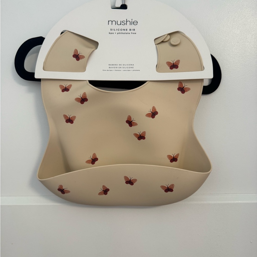 Mushie Butterfly Silicone Bib - Tan